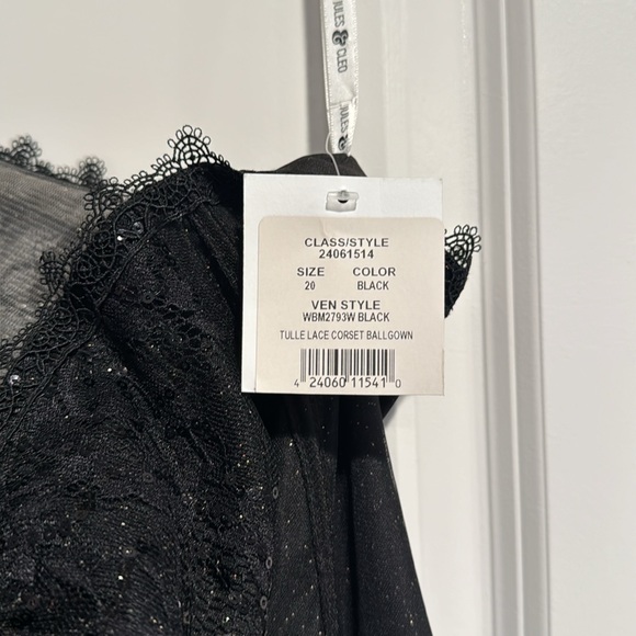 Jules & Cleo Ballgown - Picture 6 of 7